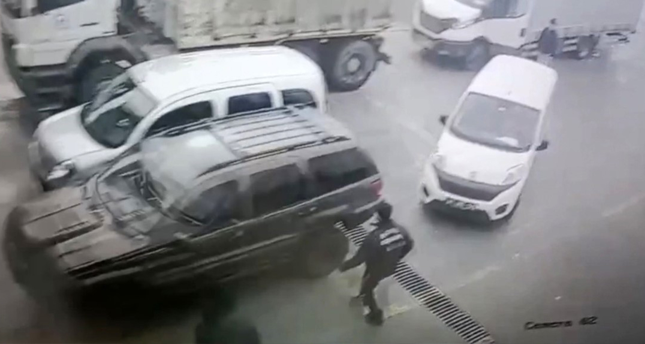 Araç muayene istasyonunda kaza: 3 araç hasar gördü