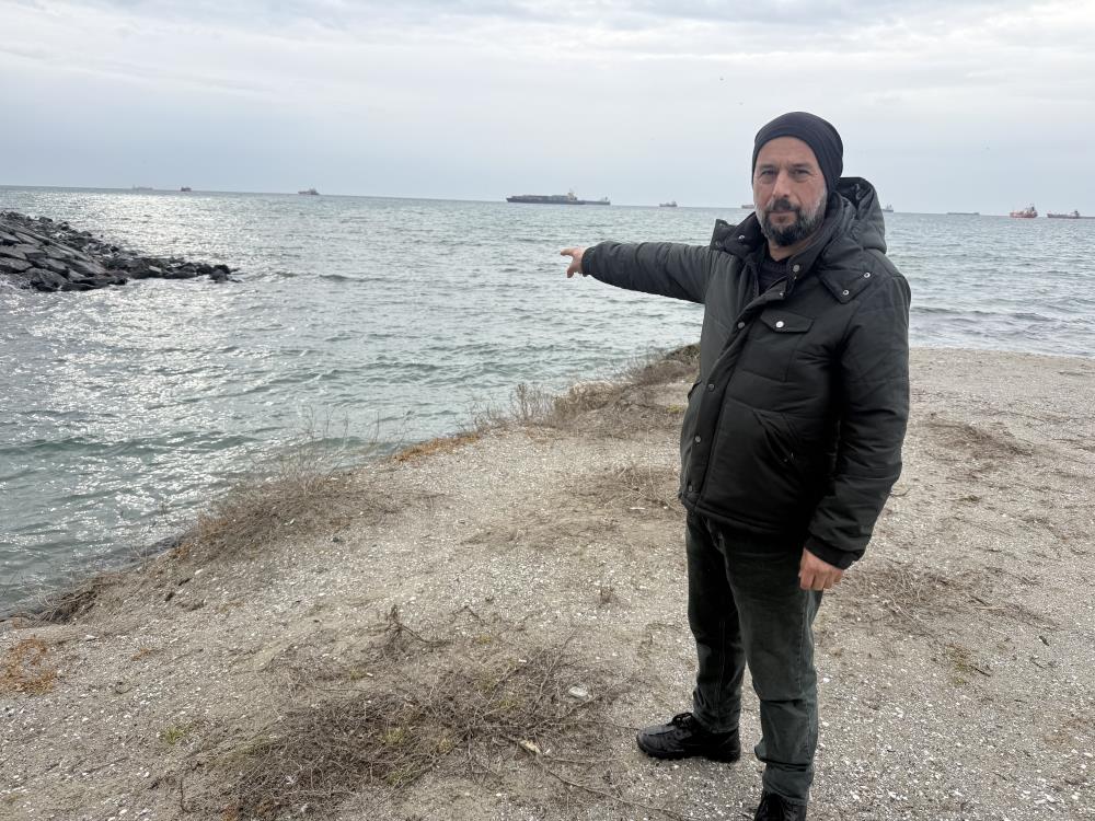 Menekşe sahilinde teknelerin geçiş sorunu balıkçıları canından bezdirdi: