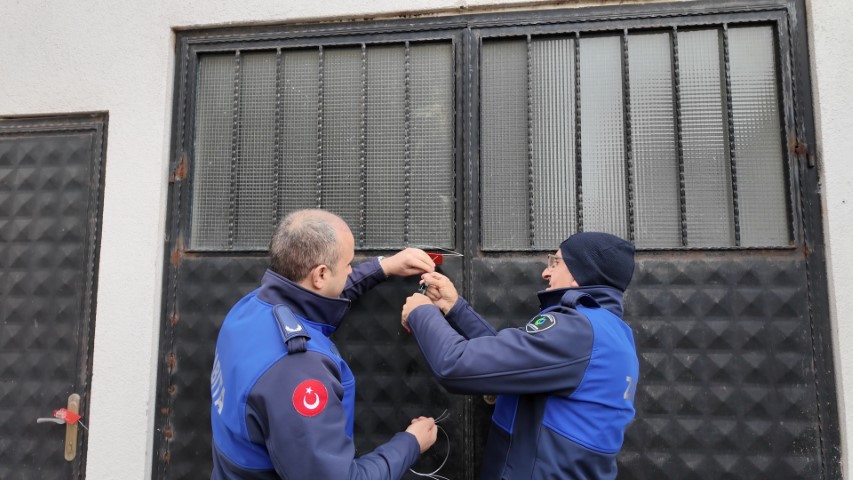 Kocaeli’de merdiven altı tavuk parçalama tesisine suçüstü