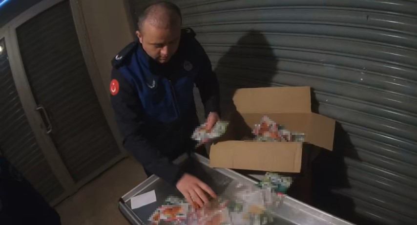 Kocaeli’de merdiven altı tavuk parçalama tesisine suçüstü