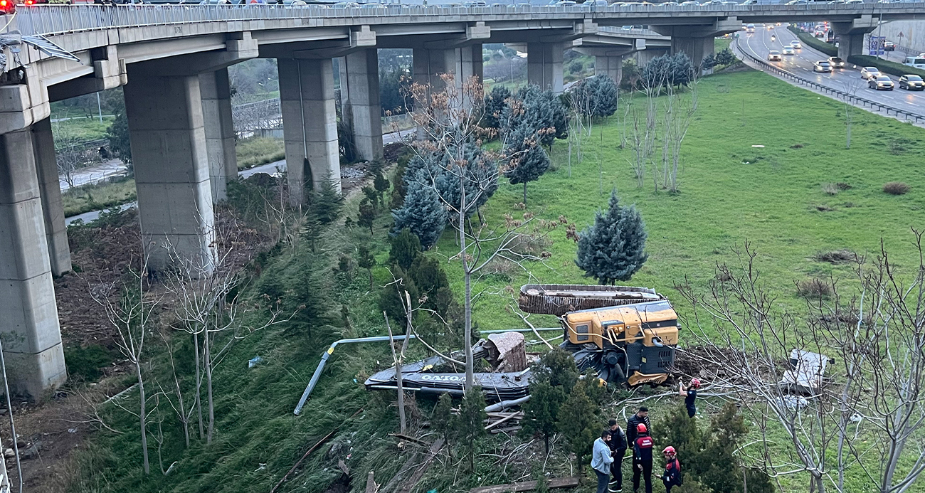 İzmir’de ‘Uçan Yol’da feci kaza: 1’i ağır 3 yaralı