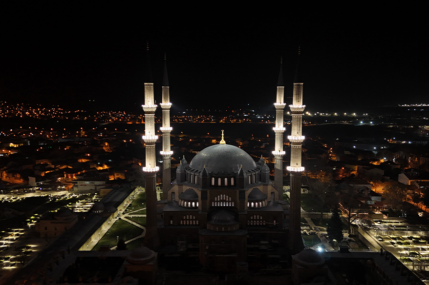 Selimiye Camii’nin ışıkları yıllar sonra yeniden yandı
