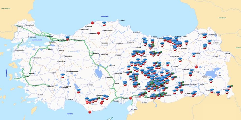Kuvvetli kar yağışı ülkenin doğusunda ulaşımı felç etti