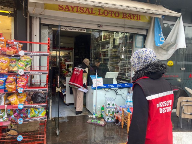 Antalya’da sağanak hayatı felç etti: İş yerleri su basan esnaf sabahın ilk ışığıyla temizliğe başladı