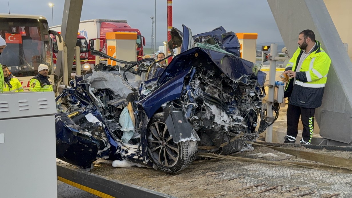 Silivri Kuzey Marmara Otoyolu’nda feci kaza: Yolcu otobüsüyle otomobil çarpıştı