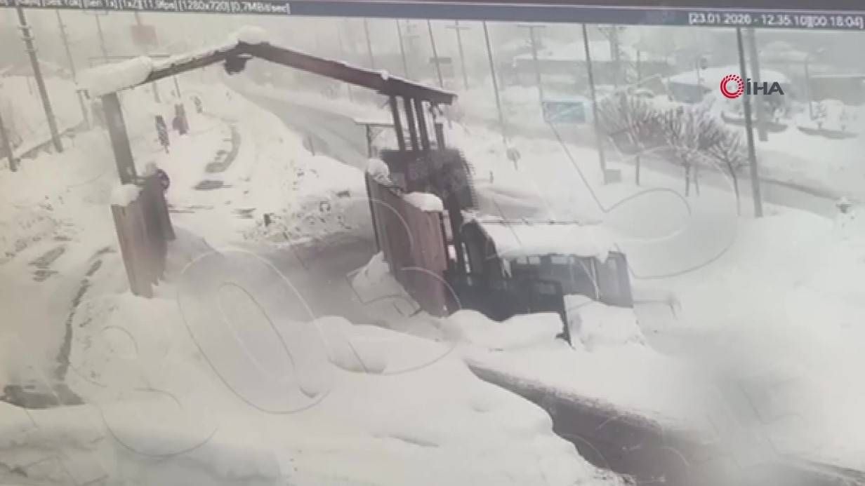 Yolcu otobüsünün polis noktasına çarpma anı görüntüleri ortaya çıktı