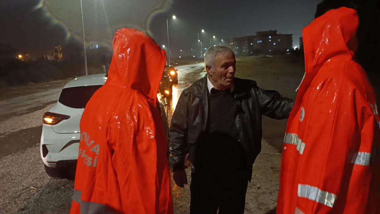 Araçta mahsur kalma ihbarına giden itfaiye teşekkür yerine sitemle karşılaştı