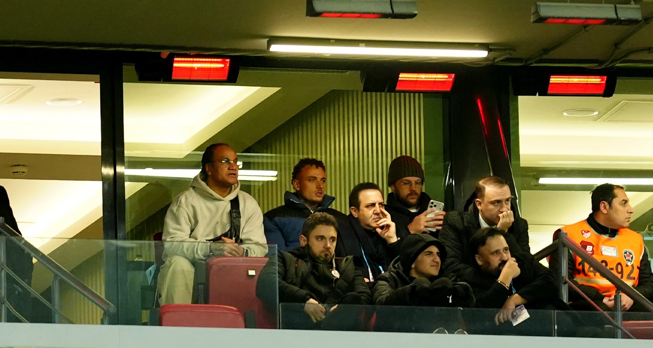 Galatasaray’ın yeni transferi Noa Lang tribünde