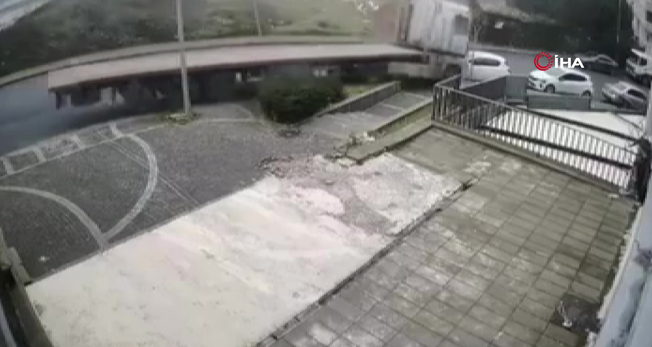 Başakşehir’de park halindeyken freni boşalan tır 5 araca çarptı: 2 araç kullanılamaz hale geldi