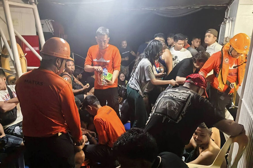 Filipinler’de feribot battı: 15 ölü, 43 kayıp