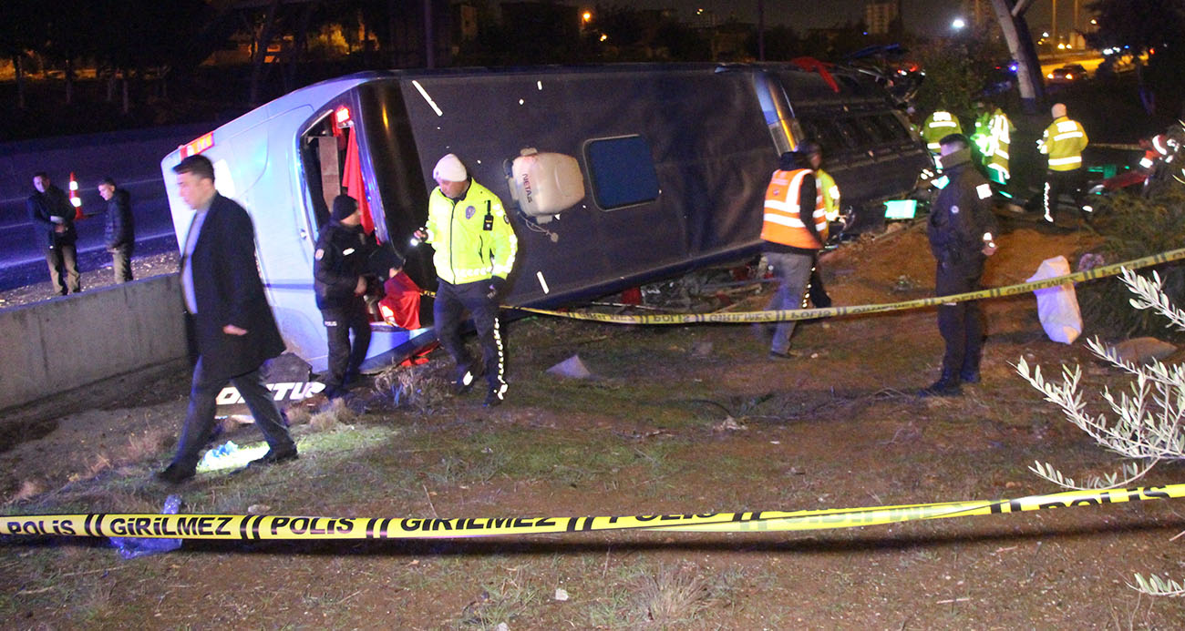 Adana’da yolcu otobüsü devrildi: 8 yaralı