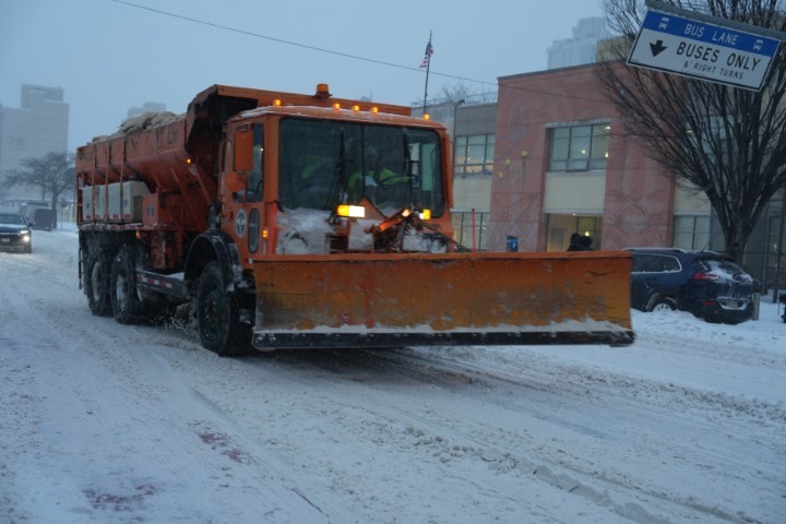 ABD'de kar fırtınası kabusu sürüyor: En az 13 bin uçuş iptal edildi, 953 bin kişi elektriksiz kaldı
