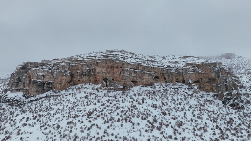 Milyonlarca yıllık vadi beyaza büründü