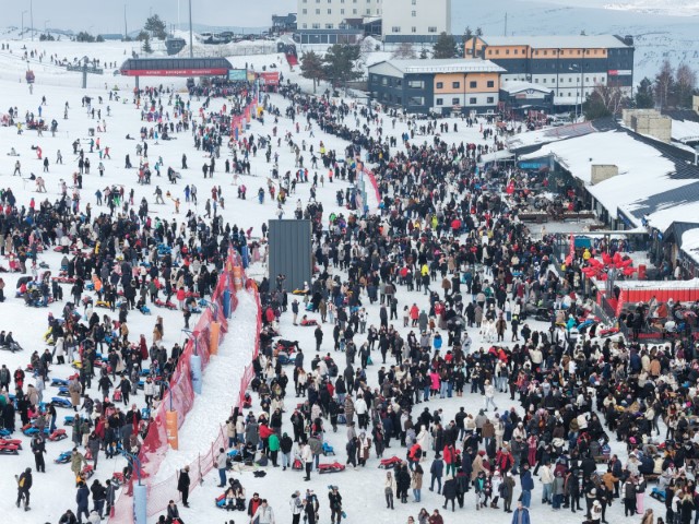 Erciyes hafta sonu 320 bin kişiyi ağırladı