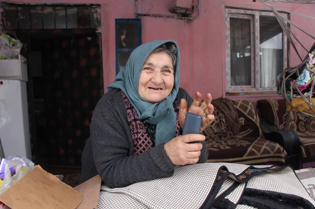 Engelli evlatlarına ömrünü adayan anne