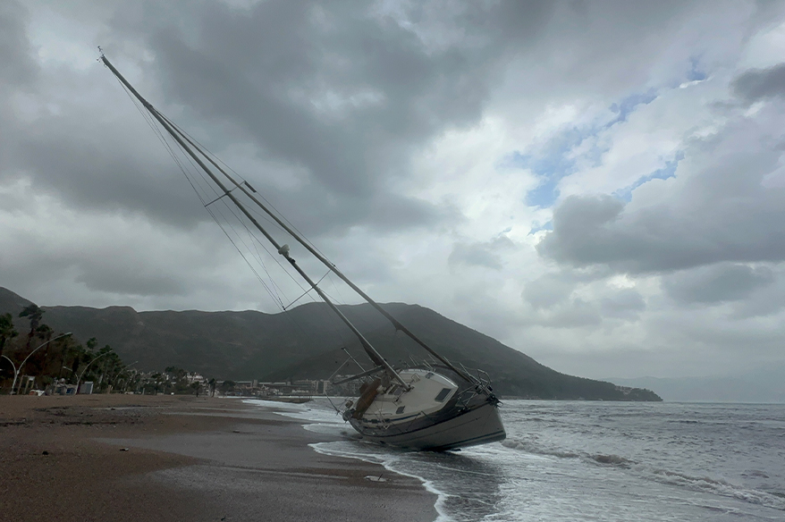 Marmaris’te şiddetli fırtına ve sağanak yağış etkili oluyor