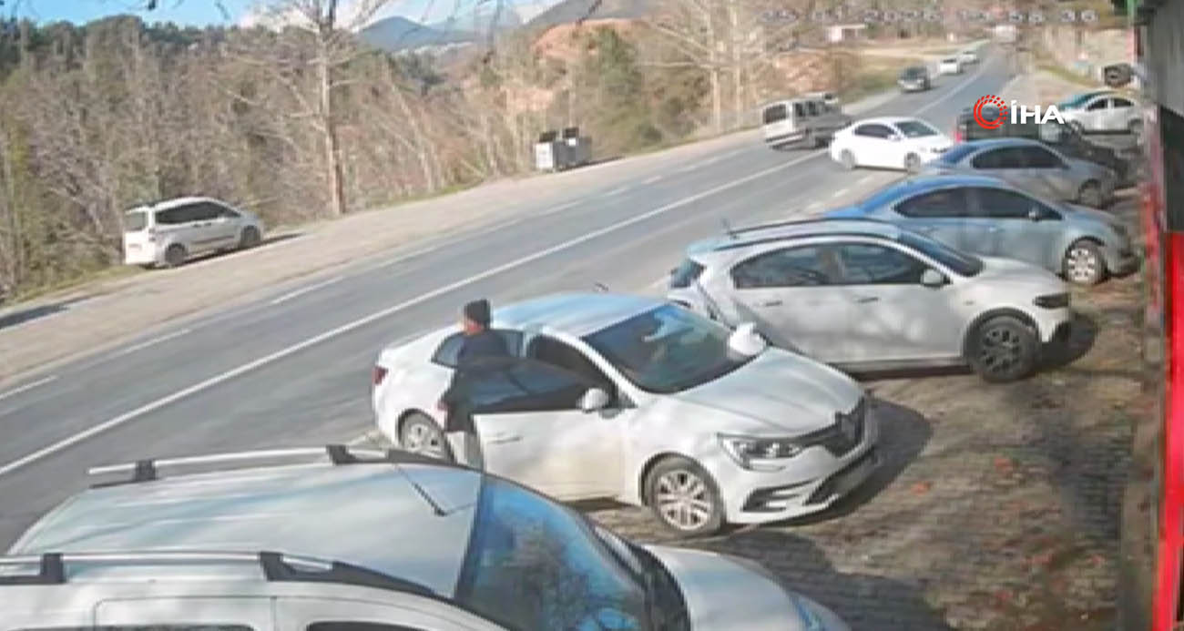 Mersin’de 6 kişinin içinde olduğu araç devrildi