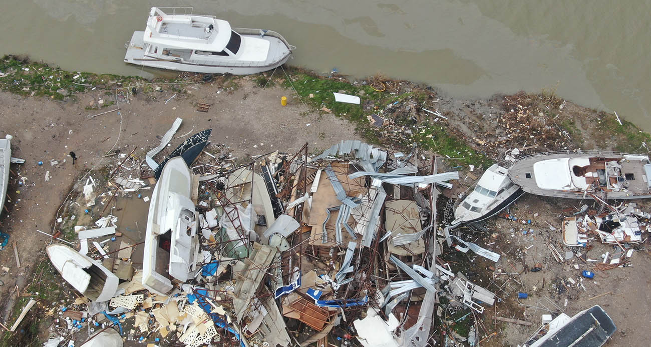 Aksu’da sel ve hortum felaketi: Milyonluk tekneler parçalandı, 700 dönüm alanda seralar sular altında kaldı