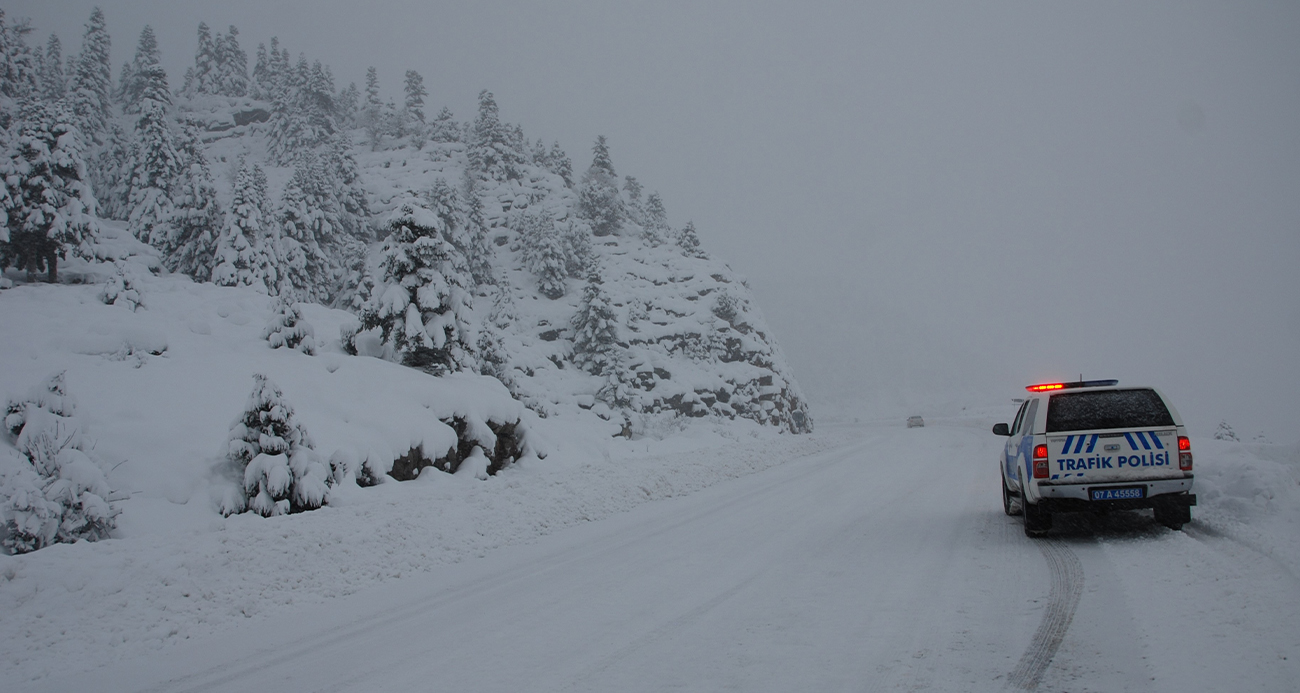 Antalya’da kar yağışı başladı, Alacabel beyaza büründü