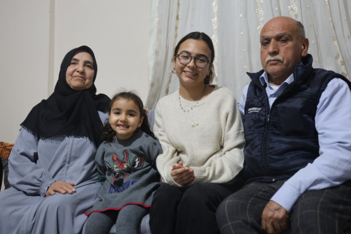 Depremde 3 evladını kaybeden acılı anne, çocuklarının kendine emaneti olan torunlarıyla hayata tutundu
