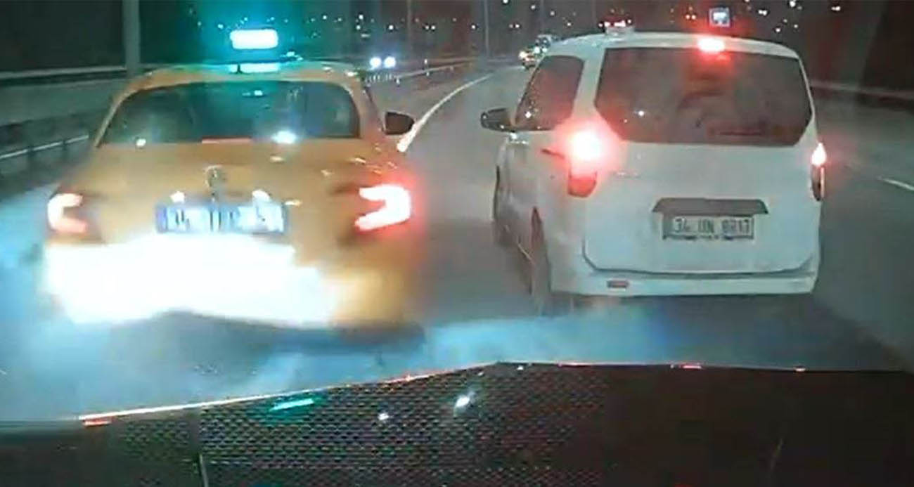 Eyüpsultan’da iki sürücünün inatlaşması zincirleme kaza ile bitti