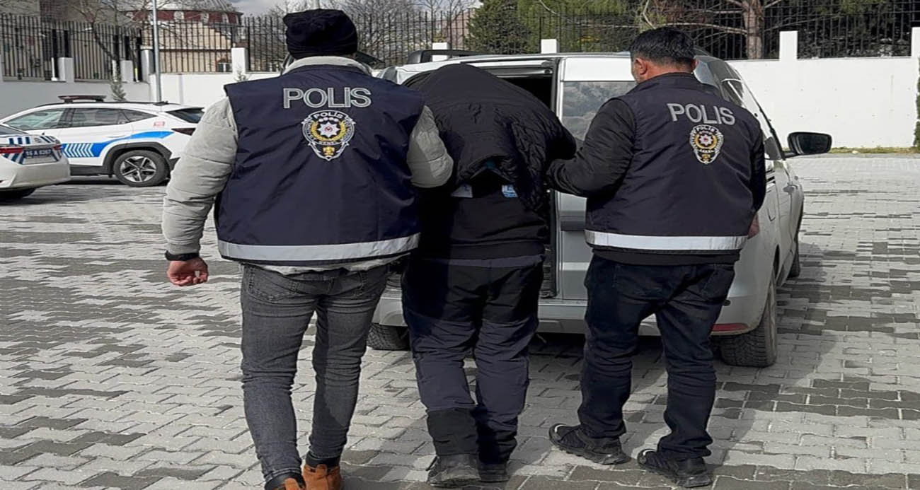 Uyuşturucu tacirinden şoke eden yöntem: Maddeleri trafik tabelalarına bıraktı