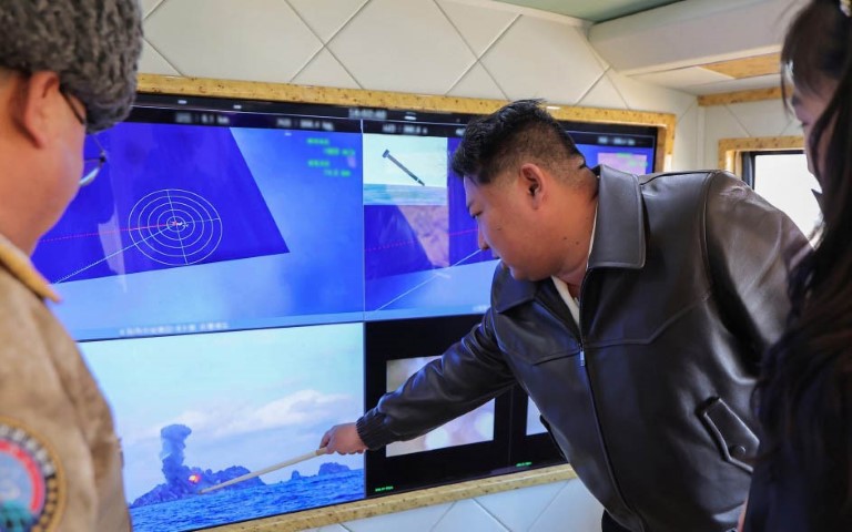 Kuzey Kore büyük kalibreli çoklu roketatar sistemini test etti