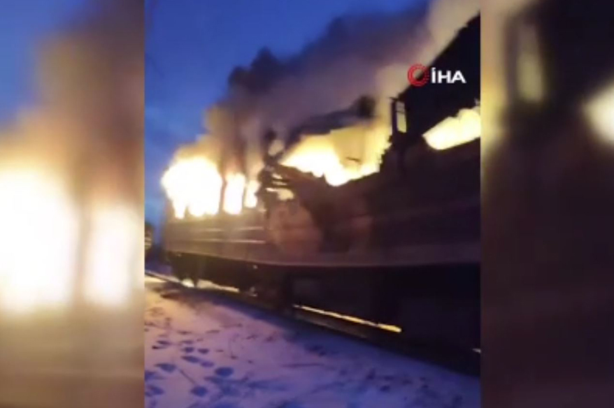 Zelenskiy, Rusya’nın bir yolcu trenine İHA saldırısı gerçekleştirdiğini açıkladı: En az 4 ölü