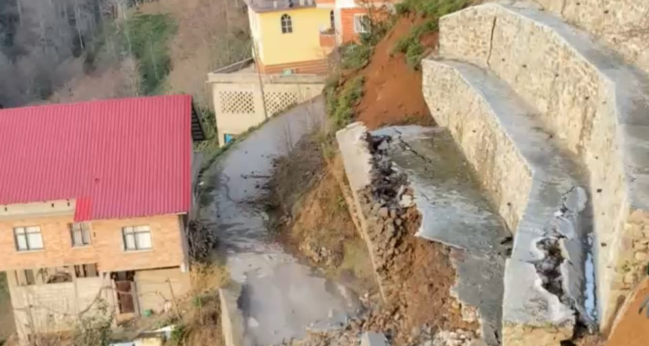 Rize’de istinat duvarı çöktü: 2 ev tedbir amaçlı boşaltıldı