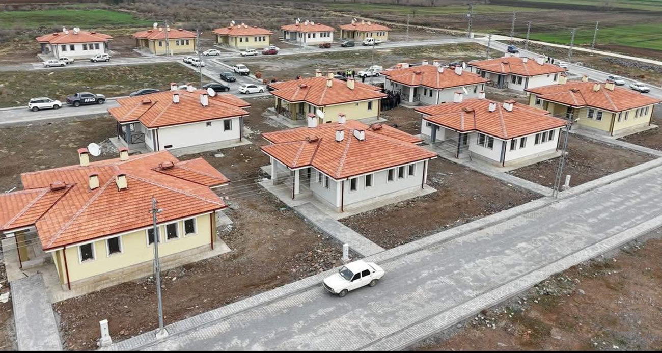 Osmaniye’de yapımı tamamlanan köy evleri hak sahiplerine teslim edildi