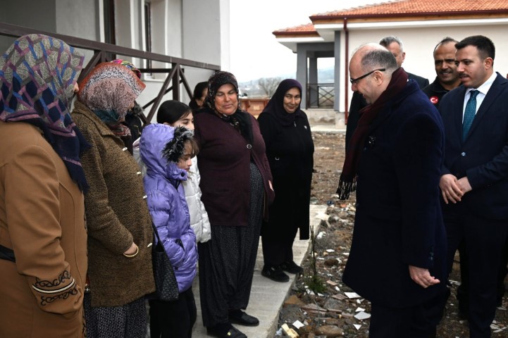 Osmaniye&rsquo;de yapımı tamamlanan k&ouml;y evleri hak sahiplerine teslim edildi