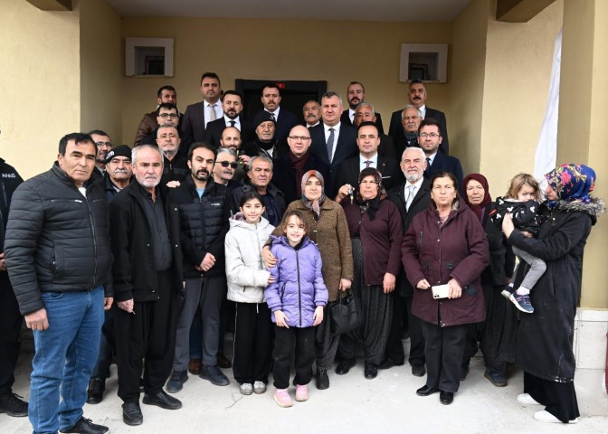 Osmaniye&rsquo;de yapımı tamamlanan k&ouml;y evleri hak sahiplerine teslim edildi