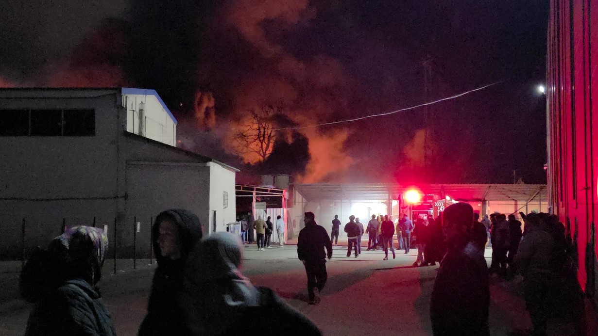 Düzce’de strafor fabrikasında yangın