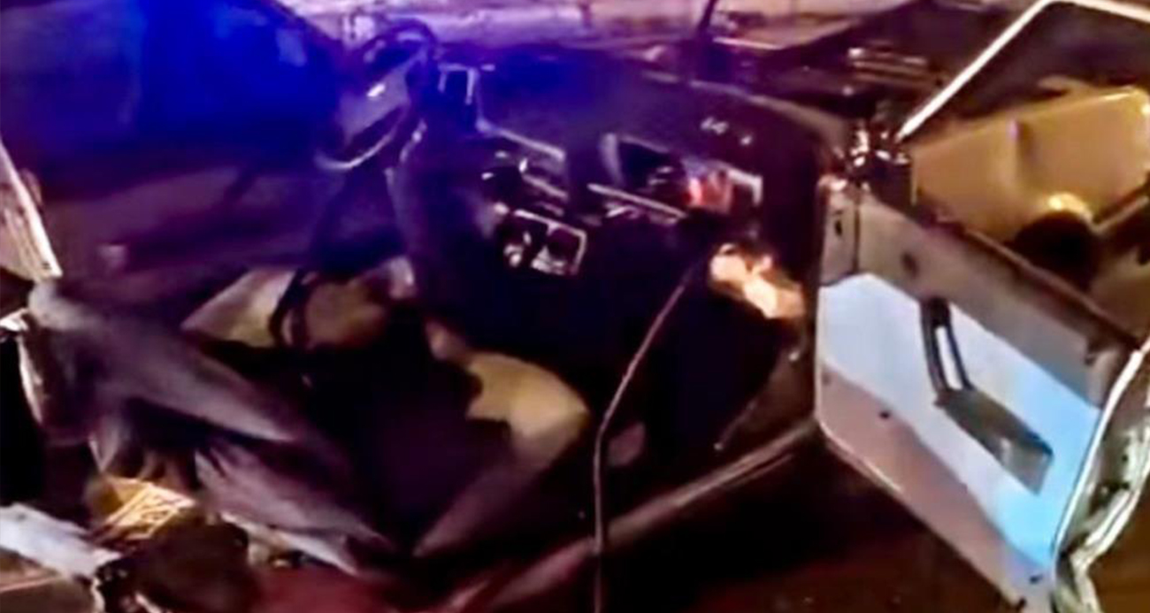 FIAT TOFAŞ otomobil kazada ikiye bölündü: 4 yaralı