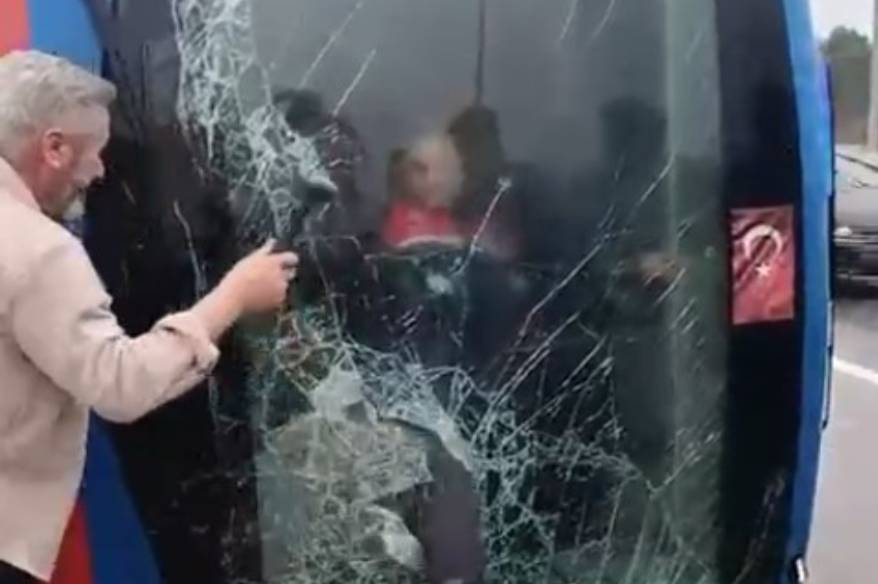 Devrilen cezaevi nakil aracından yaralıların kurtarılma anları görüntülendi