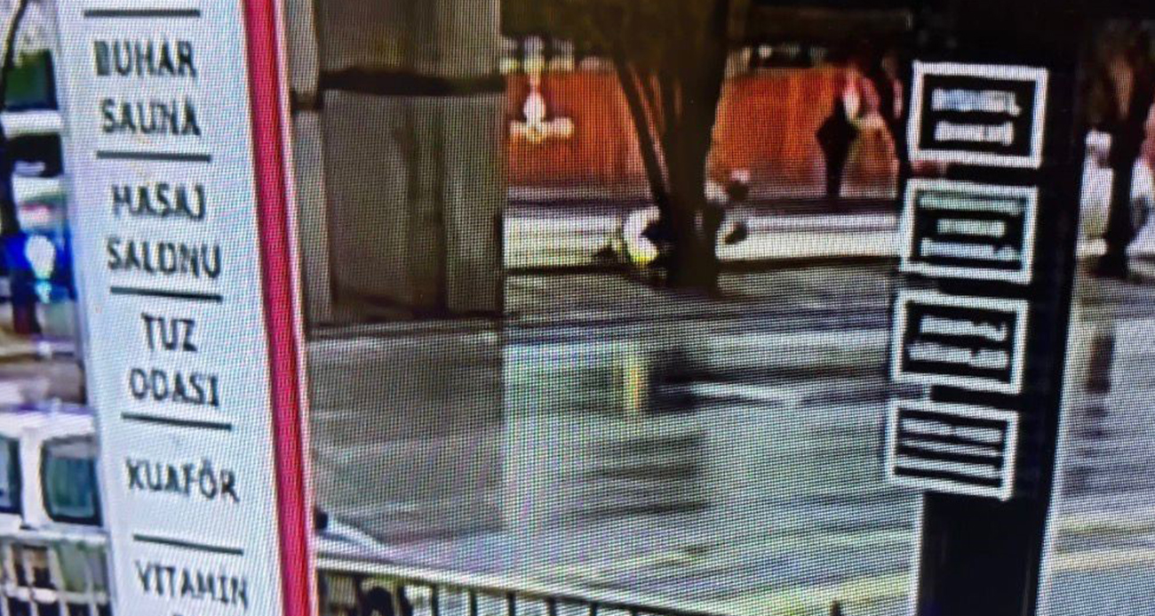 Kayganlaşan yolda kontrolden çıkan motosiklet ağaca çarptı: Kurye hayatını kaybetti