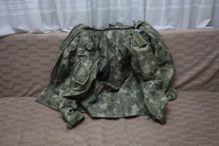 Depremzede Beliz’in, kendisine üşümesin diye montunu veren albayla görüşmesinde duygusal anlar yaşandı