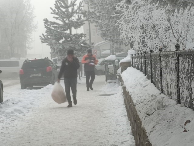 Dondurucu soğukların etkili olduğu Ardahan’da hayat durma noktasına geldi