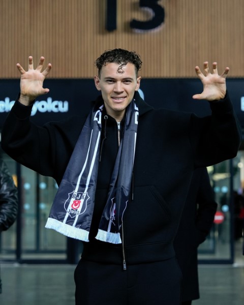 Beşiktaş’ın yeni transferi Kristjan Asllani, İstanbul’a geldi