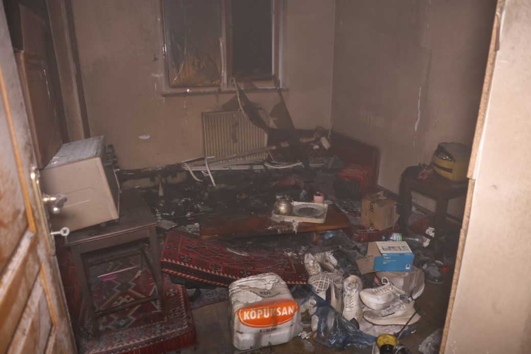 Tüpten tüpe gaz dolumu yaparken evi yaktı