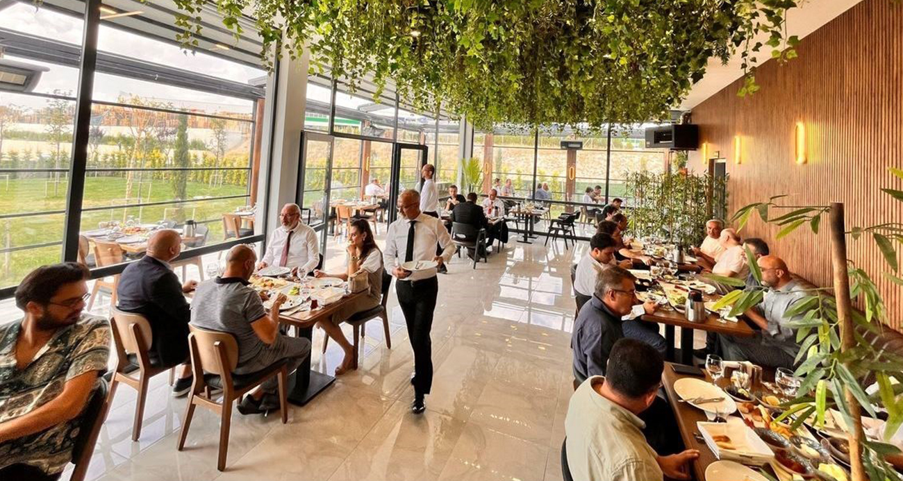 Restoranlarda servis ücreti, masa ücreti ve kuver adı altında ücret almak yasaklandı