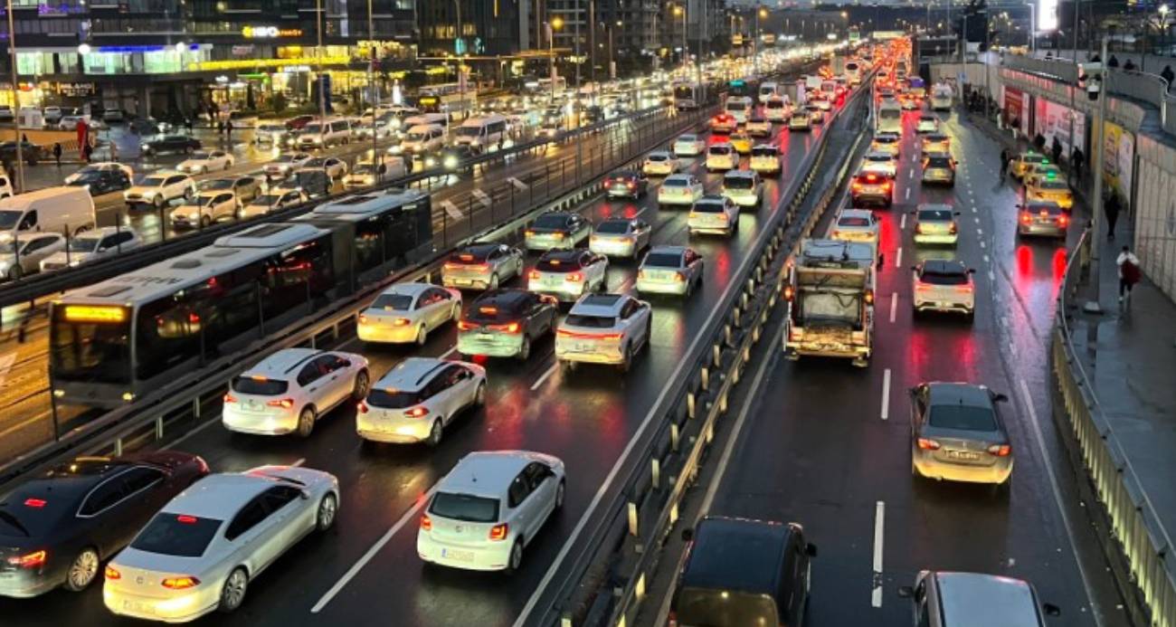 İstanbul’da trafik yoğunluğu yüzde 87’e ulaştı