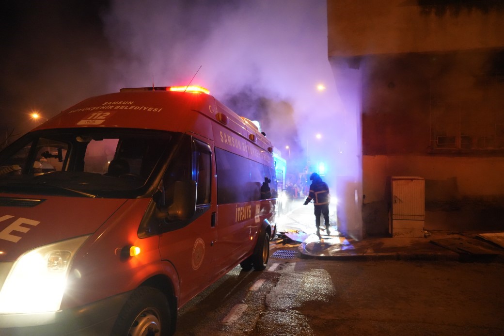 Samsun’da bina yangınında can pazarı: 8 kişi dumandan etkilendi