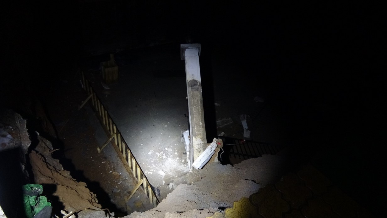 Malatya’da 6 katlı binanın istinat duvarı çöktü