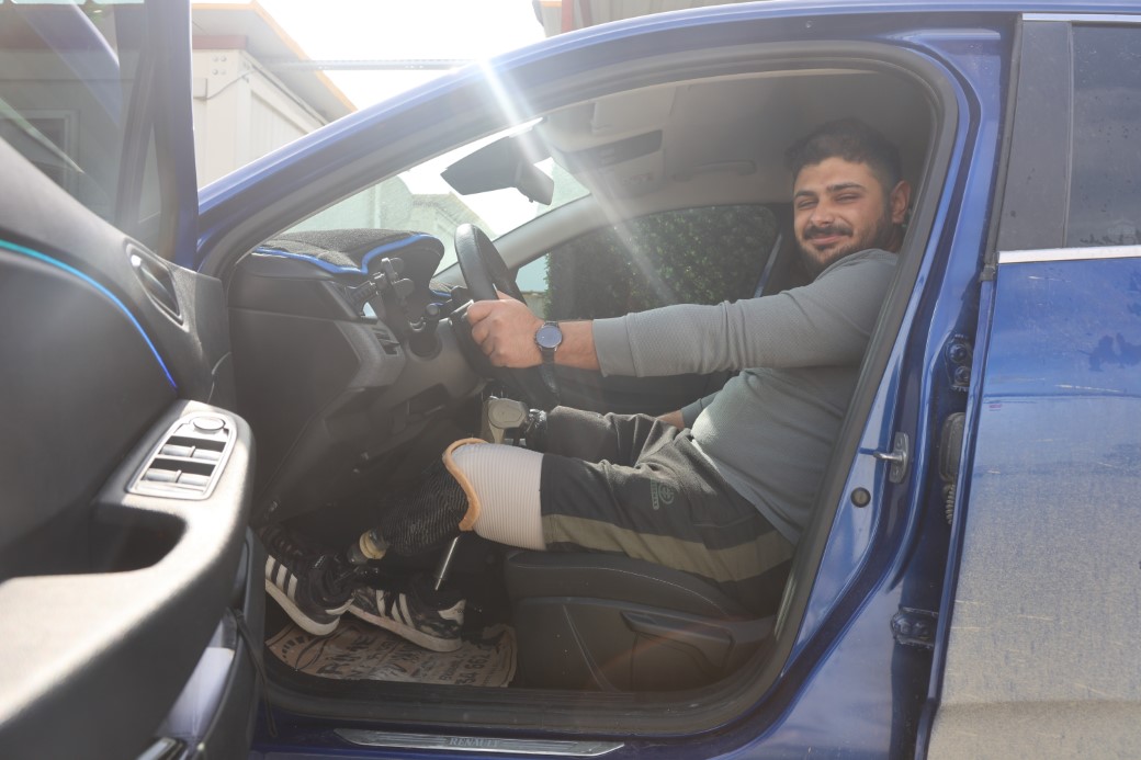 Protez bacaklarıyla yeniden yaşama tutunan depremzede Emre, yuva kurup evlat sahibi oldu