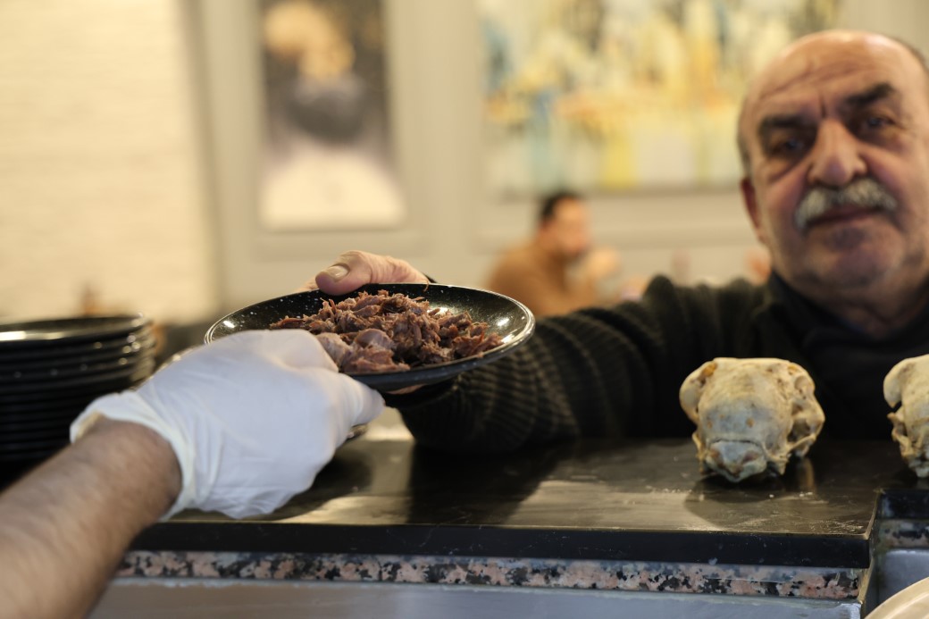 8 adet pirana balığı 12 yıldır kelle paçayla besleniyor