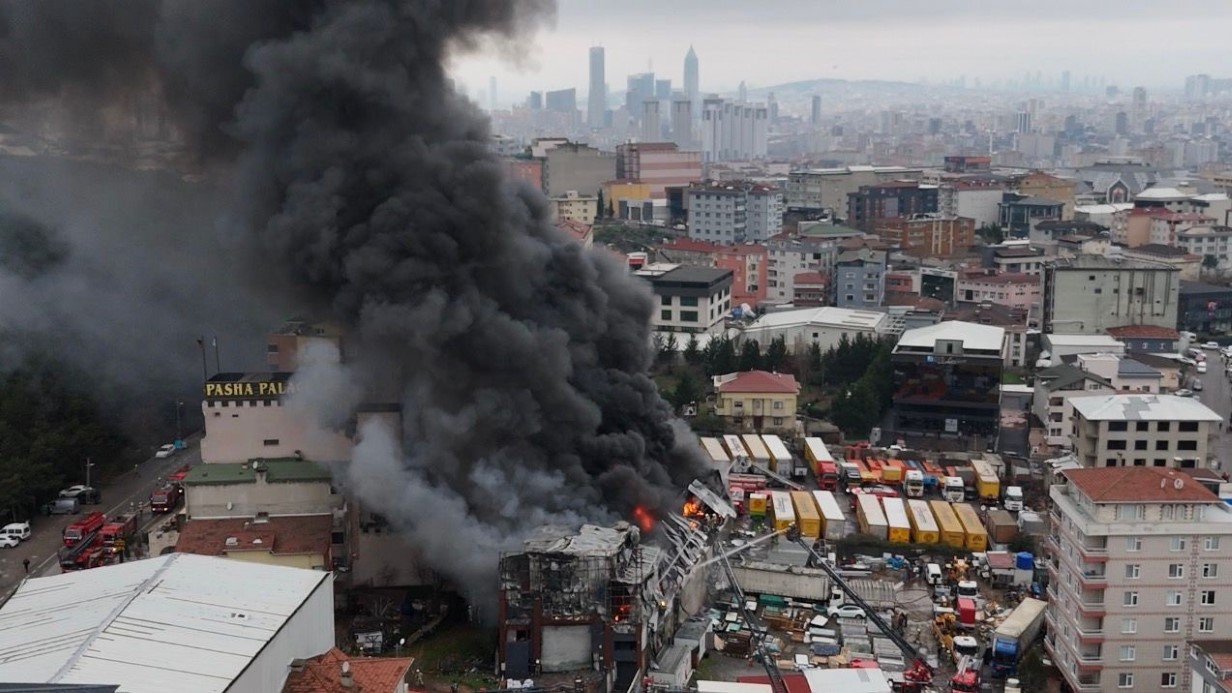 Ataşehir’de korkutan fabrika yangını