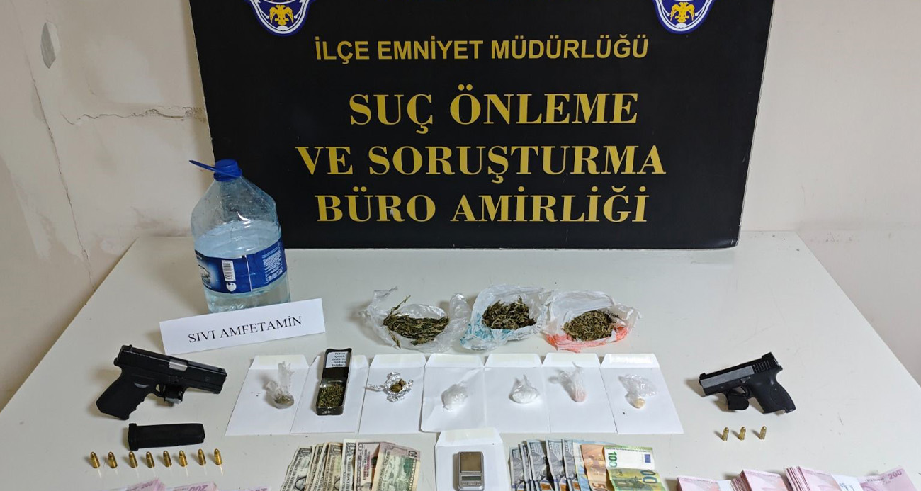 Polis pizzacı kılığına girdi, "Baron abla" lakaplı torbacı kadını yakaladı