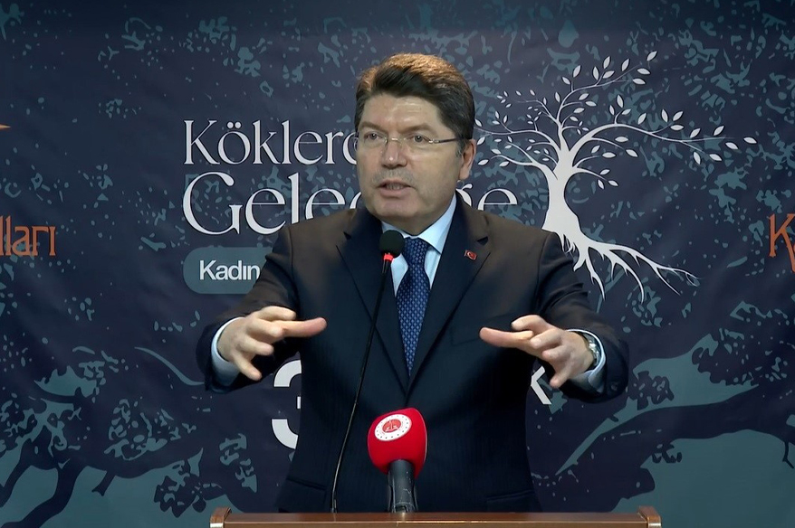 Bakan Tunç: "Sanal tehlikelerden yavrularımızı korumak durumundayız"