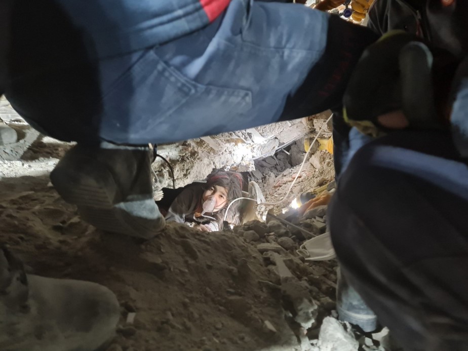 Kedi sesi sandı, bir çocuğun hayatı 40 saat sonra kurtarıldı